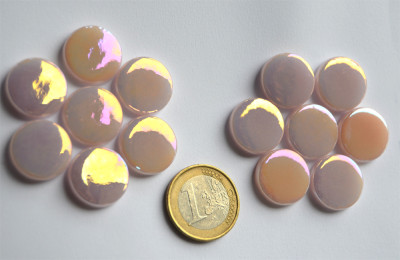 Glas Mosaiksteine rund 17-18mm rosa irisierend Stärke 4mm, 14 St.- 30g.