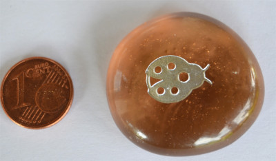 Glasnuggets eingravierter Marienkäfer 25-30mm 1Stück ca.10g