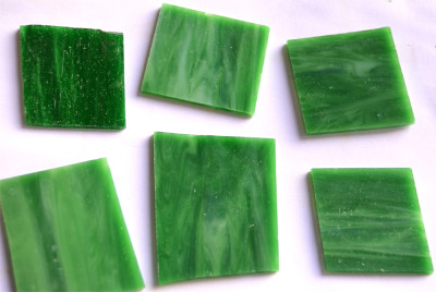 Tiffany Glas grün marmoriert 200g. halbtransparent Glasstücke ca. 15-17St. Tiffany Glas grün marmoriert 200g. halbtransparent Glasstücke ca. 15-17St.