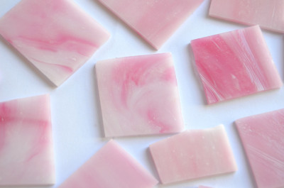 Tiffany Glas rosa marmoriert 200g. Glasstücke ca. 15-17St.