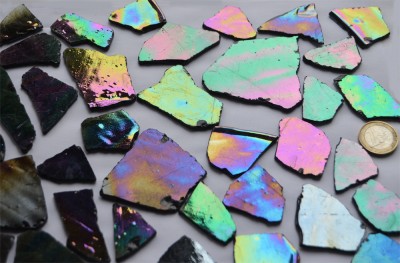 Tiffany Glas schwarz auf einer Seite perlmutt 600g, ca.60-90 St.