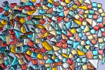 Glas Mosaiksteine unregelm. auffällige Struktur bunt 300g ca210St