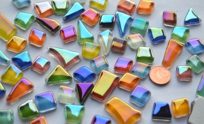 Soft-Glas Mosaiksteine unregelm. irisierend bunt 300g, ca.150 St.