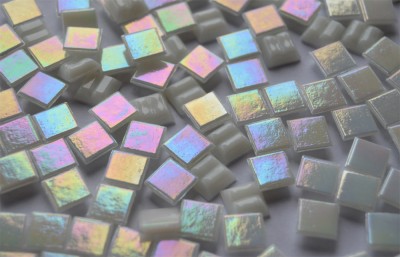 Minimosaik weiß mit Regenbogenschimmer 1x1cm, 400g, ca. 600 St.