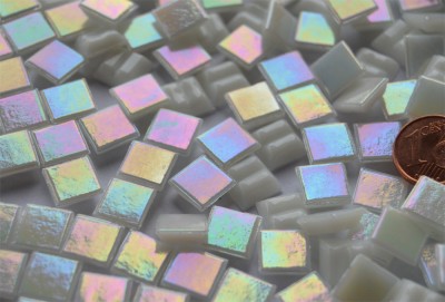Minimosaik weiß mit Regenbogenschimmer 1x1cm, 400g, ca. 600 St.