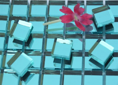 Spiegelsteine türkis 1x1cm Stärke 4-5mm 100 St.- ca. 85g.