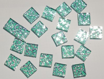 Soft Glas- Mosaiksteine metallisch, grün, 2x2cm 22 St.- ca. 90g.