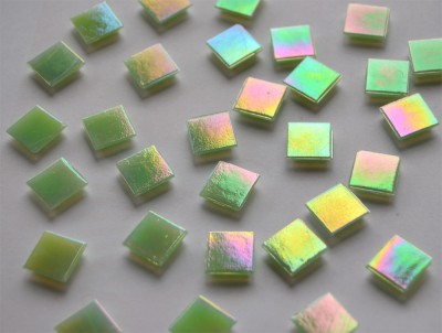 Glasmosaiksteine schimmernd hellgrün 15x15mm 150 St. -ca.145g