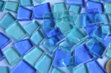 Glas Mosaiksteine unregelm. transparent Blaumix 100g ca. 40 St. Glas Mosaiksteine unregelm. transparent Blaumix 100g ca. 40 St.