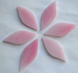 Tiffany Glas Blattform rosa a 4x1,5cm 6 St.- ca. 12g. Tiffany Glas Blattform rosa a 4x1,5cm 6 St.- ca. 12g.