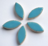 Mosaiksteine Blattform ca. 2,5cm lang Keramik hellblau 5 St.- ca. 9g