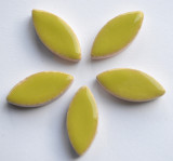 Mosaiksteine Blattform ca. 2,5cm lang Keramik hellgrün 5 St.- ca. 9g