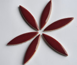 Mosaiksteine Blattform 6cm lang Keramik weinrot 6 St.- ca.45g Mosaiksteine Blattform 6cm lang Keramik weinrot 6 St.- ca.45g