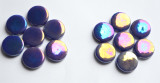 Mosaiksteine rund 17-18mm dunkelblau irisierend Stärke 4mm, 14 St.- 30g. Mosaiksteine rund 17-18mm dunkelblau irisierend Stärke 4mm, 14 St.- 30g.