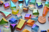 Soft-Glas Mosaiksteine unregelm. irisierend bunt 200g, ca.100 St.