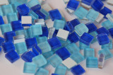 Soft Glas Mosaiksteine Blaumix 1x1 cm 220 St.- ca. 180g. Soft Glas Mosaiksteine Blaumix 1x1 cm 220 St.- ca. 180g.