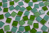 Soft-Glas Mosaiksteine Grünmix 2x2 cm 200g, ca. 50 St.