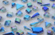 Glas Mosaiksteine unregelm. irisierend Blaumix 100g, ca. 50 St.