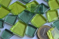 Glas Mosaiksteine unregelm. transparent Grünmix 100g ca. 40 St.