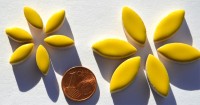 Mosaiksteine Blattform aus Keramik 2 Größen gelb 36 St.- ca32g