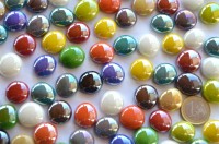 Glasnuggets opak irisierend 17-21mm bunt 100g, ca. 20 St