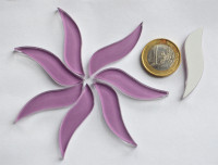 Glas Mosaiksteine wellenförmig ca. 4,5 cm lang, lila 7 St.- ca. 25g.