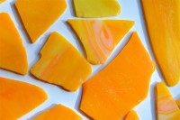 Tiffany Glas orange teilweise marmoriert 1-5cm 200g ca. 20-30 St.