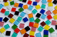 Glas Mosaiksteine (Soft-Glas) bunt 2x2 cm 600g, ca. 150 St.